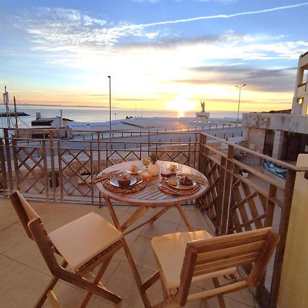 Potato Beach Apartment At Beach Front & Sea View Лагуш Экстерьер фото